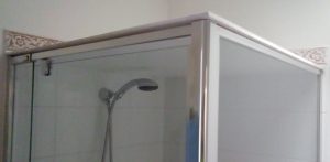 Shower cubicle with insulated plastic panel resting on top