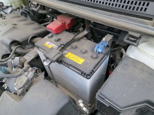Picture of a car battery with terminals connected